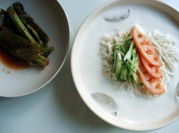 kongguksu and kimchi