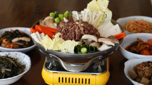 bulgogi jeongol table