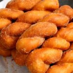 kkwabaegi (twisted Korean dougnhuts: 꽈배기)