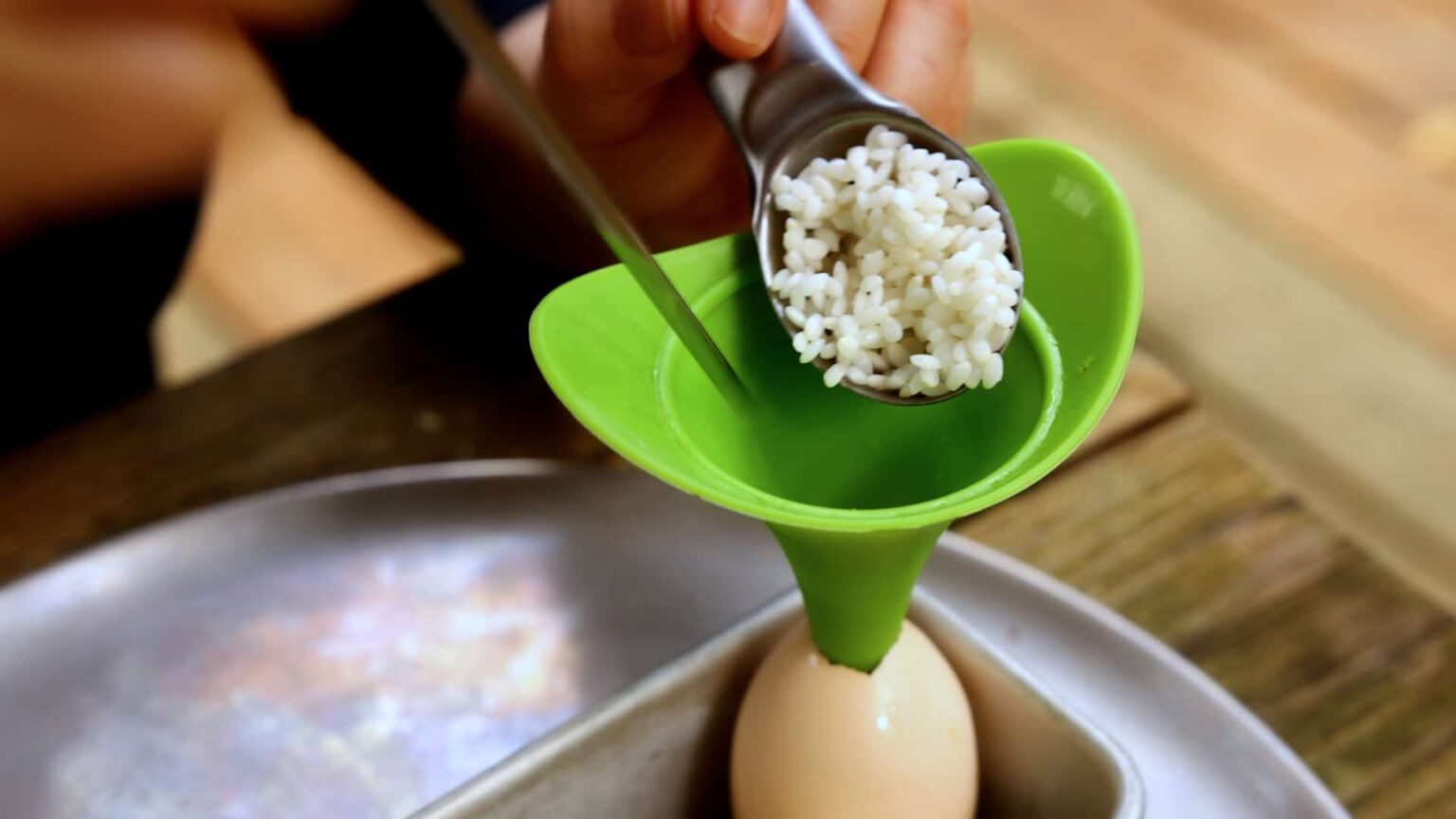 Rice cooked in eggshells (Gyerankkeopjilbap 계란껍질밥) recipe by Maangchi