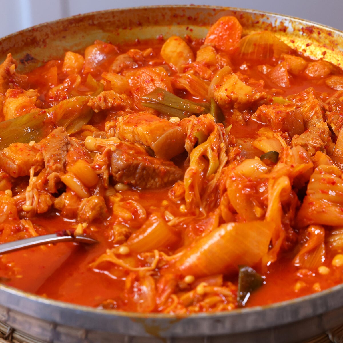Spicy stir-fried pork and kimchi (돼지김치 두루치기: Dwaeji-kimchi duruchigi)