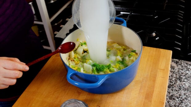 adding rice water (tteumul)
