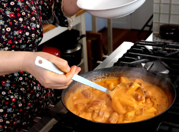 Serve rose tteokbokki