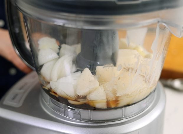 making kimchi base